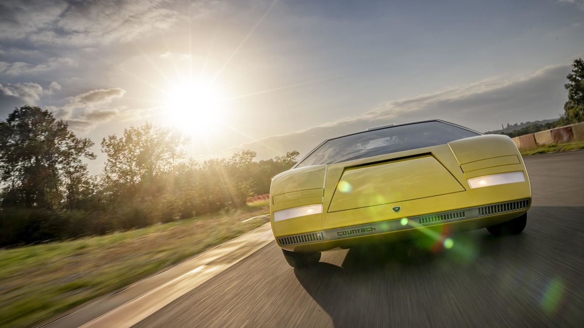 Znovuzrozený prototyp Lamborghini Countach vyrazil na okruh, brzy zamíří k utajovanému majiteli